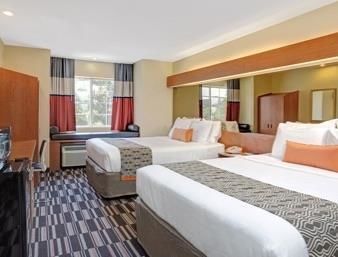 Hotel Microtel & By Wyndham Bushnell
