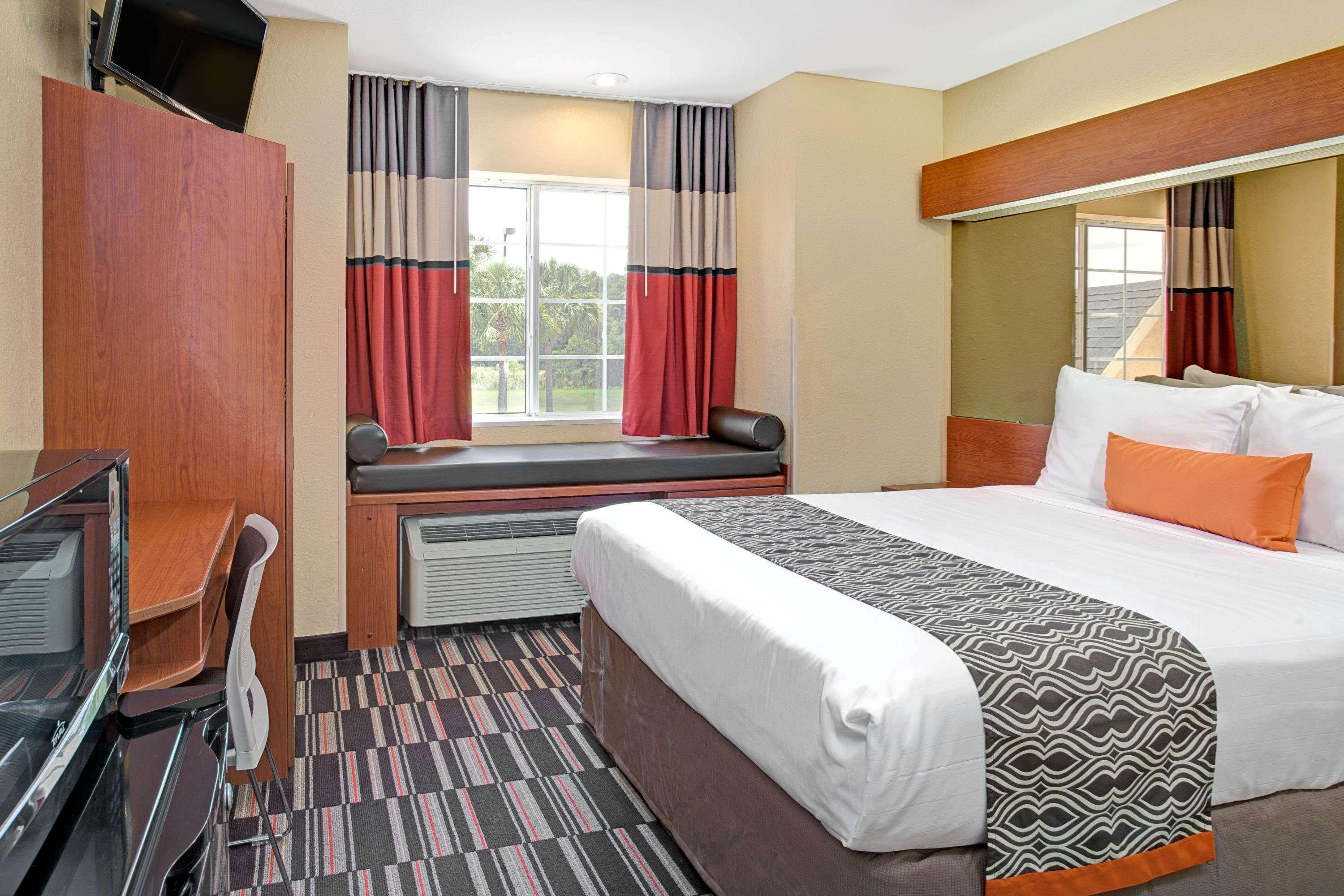 Microtel & By Wyndham Bushnell
