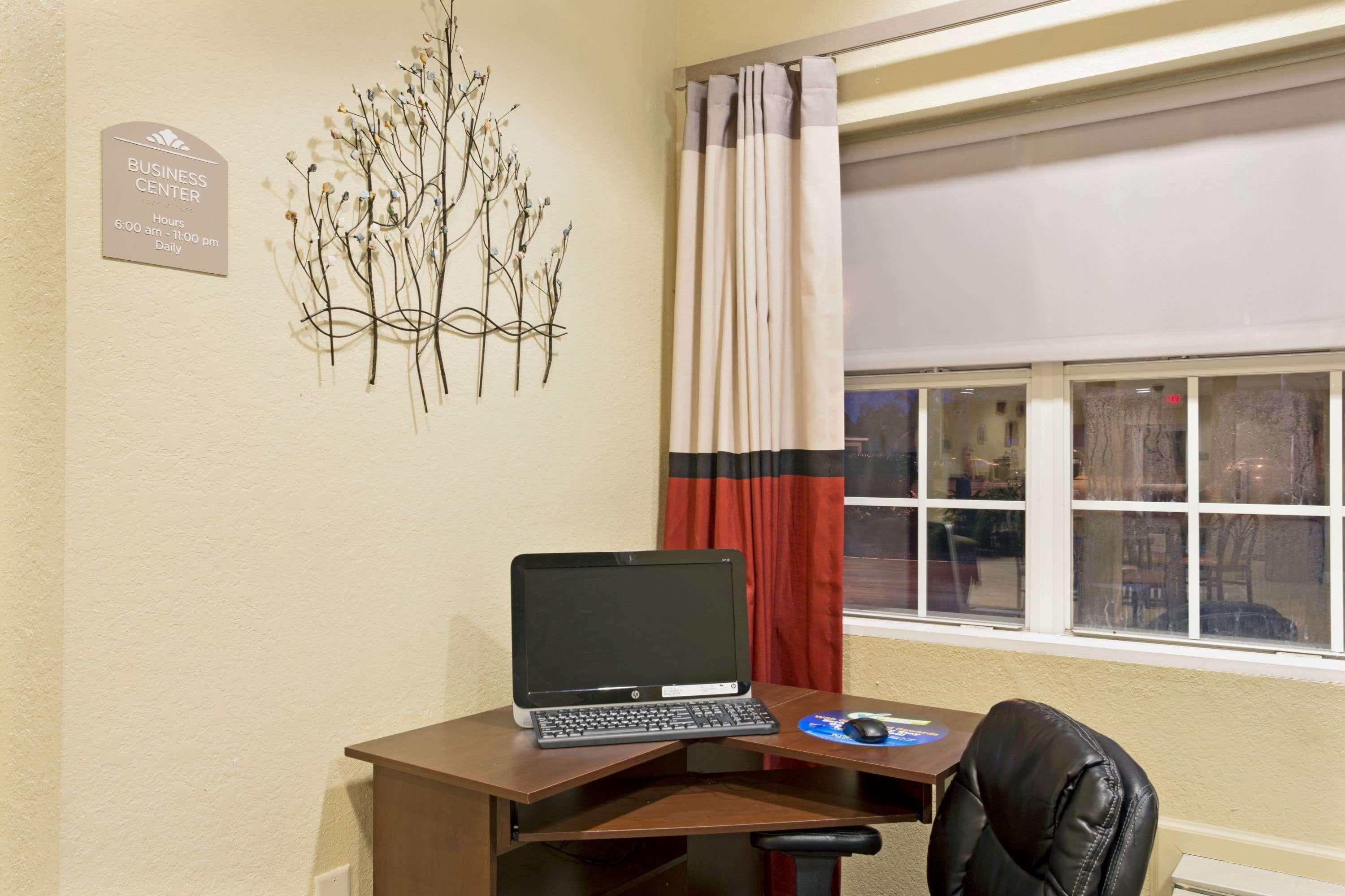 Microtel & By Wyndham Hotel 2*