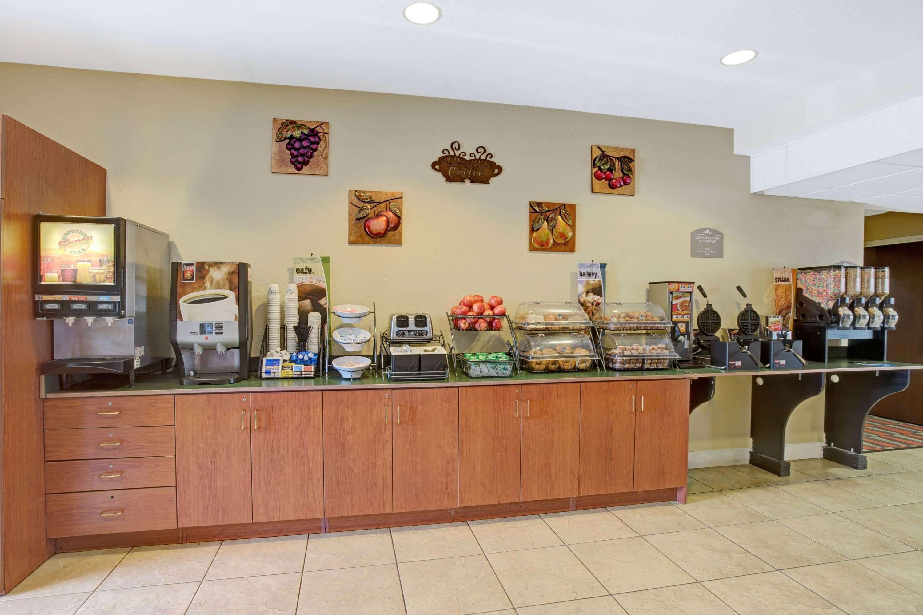 Microtel & By Wyndham Hotel Bushnell