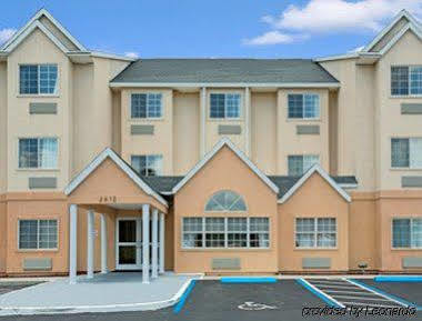 Hotel Microtel & By Wyndham Bushnell